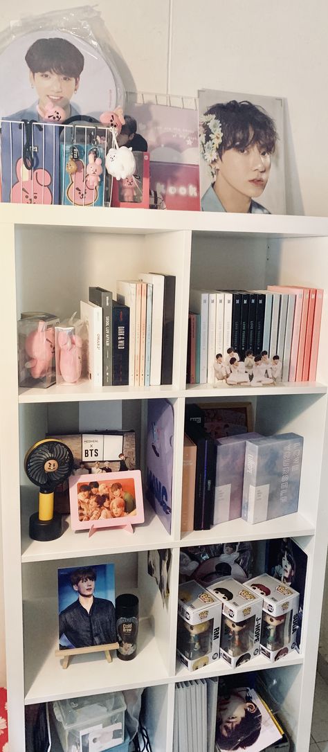 Bts Shelf, Kpop Albums Shelf, Bts Military, Living Room Decor Styles, Army Decor, Timeless Living Room, Bts Room, Shelf Inspiration, Army Room Decor