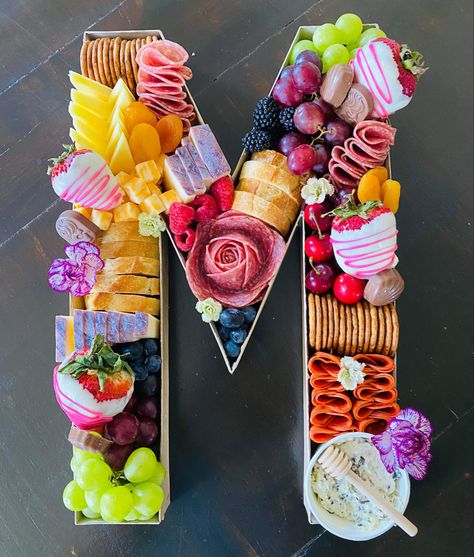 Letter M Charcuterie Board, Graduation Party Appetizers, Appetizers For A Party, Wedding Charcuterie, Party Favor Food, Grazing Food, Reception Desserts, Amazing Food Platters, 90th Birthday Cakes