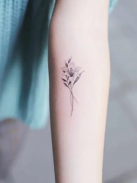 Easter Lily Tattoo, Small Lily Tattoo, Lilly Flower Tattoo, Lily Flower Tattoo, Small Flower Tattoo, Jasmine Tattoo, Zwilling Tattoo, Tiger Lily Tattoos, Lotusblume Tattoo