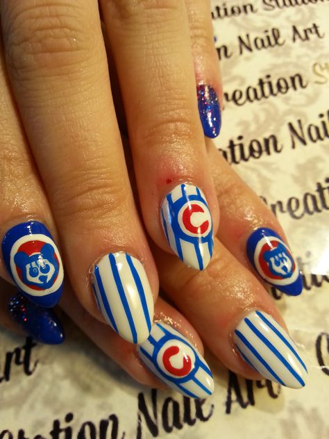 Chicago Cubs nail art Chicago Cubs Nails, Cubs Nails, Baseball Nail Designs, Maroon Nail Art, Spirit Nails, Baseball Nails, Sports Nails, Xmas Nail Art, Nail Art Stripes