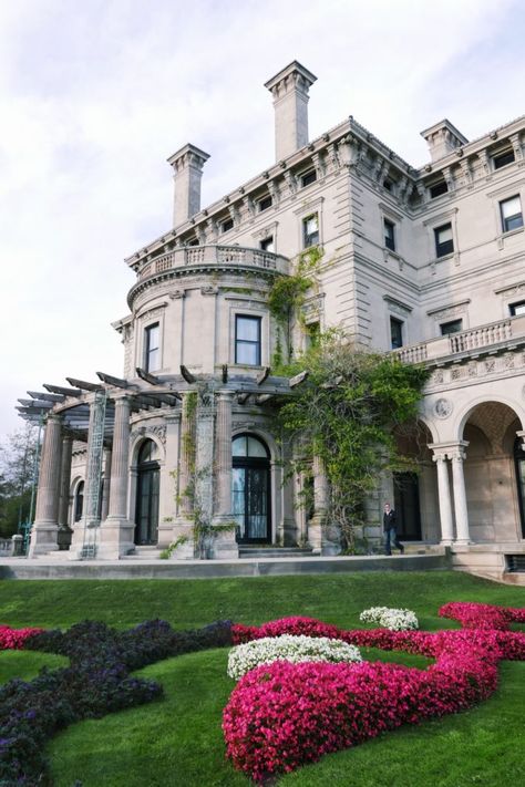 Newport Ri Aesthetic, Newport Rhode Island Mansions, Newport Bachelorette, Newport Ri Mansions, Breakers Mansion, Beaux Arts Architecture, Preppy Home, Rhode Island Mansions, Newport Mansions