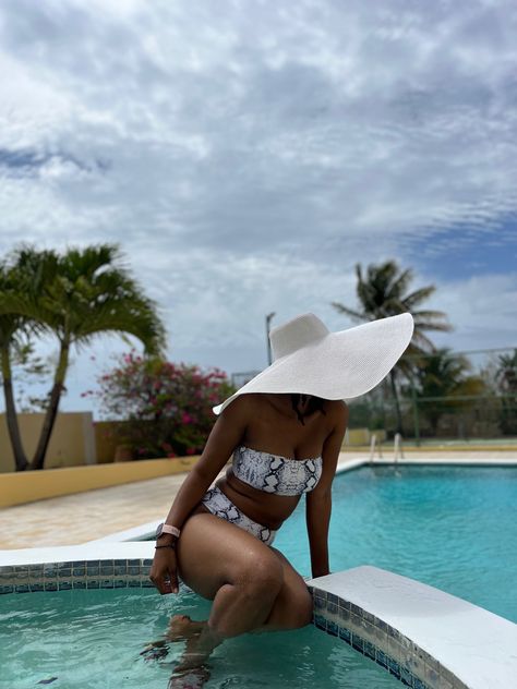 Woman wearing big white hat and snake print bikini in a pool in Tobago Luxury Aesthetic, White Hat, Snake Print, Black Women, Women Wear, Pool, How To Wear, White