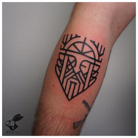 Viking design line work tattoo by Rafataka of Maltas Con Leche Viking Line Art Tattoo, Viking Patchwork Tattoo, Tyr Tattoo, Viking Helmet Tattoo, Traditional Viking Tattoos, Tattoo Memes, Viking Tattoo Symbol, Helmet Tattoo, Hippie Tattoo