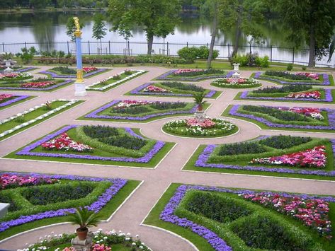 Classical Garden, European Landscape Design, European Garden Landscaping, French Garden Ideas, French Garden Design, Formal Garden Design, Parterre Garden, Small Garden Landscape, Lawn Design