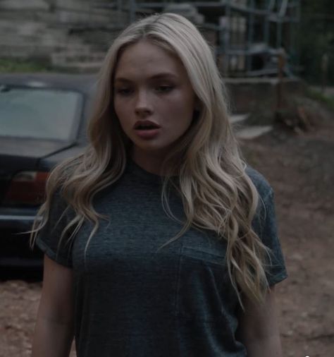 Natalie Alyn Lind....young and proud Natalie Alyn Lind The Gifted, Natalie Alyn Lind Icon, Natalie Alyn Lind Gif, Tudor Aesthetic, Tatum Riley, Natalie Alyn, Natalie Alyn Lind, Pretty Gif, Marvel Dr