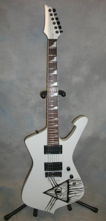 Custom "Iceman" style guitar Iceman Guitar, Guitar Man, Ice Man, Custom Bass, The Iceman, Ibanez Guitars, Guitar Photos, Rock Guitar, Custom Guitars