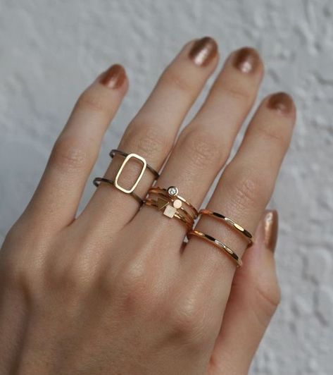 One of the fun and striking way to add rings to our outfit is to layer them. This means that you can layer all your favorite rings together, choose which rings to stack, and how to stack them. You can spread them to different fingers or stacked together on one finger for a stylish, amplified impact. It’s all depending on the breadth of your personal collection, you can change your stack to suit different outfits, a special occasion, or even a mood. Triangle Ring, Morganite Engagement Ring, Gold Ring Stack, Rose Engagement Ring, Fashion Ring, Rings Simple, Rose Gold Engagement Ring, Jewelry Inspo, Gold Engagement Rings