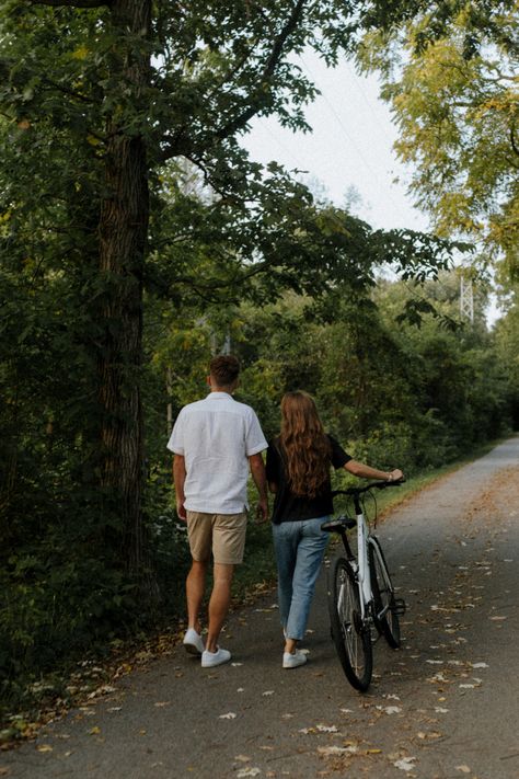 Bike Ride Photoshoot, Couple Bike Photoshoot, Bike Couples Photography, Bicycle Photoshoot, Couple Fall Photoshoot, Bike Couple, Adventure Engagement Photos, Animation Wallpaper, Dark Blue Wallpaper