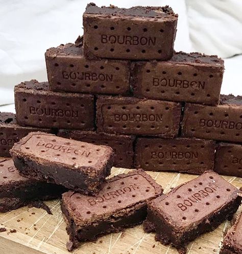 Mocha Ganache, Bourbon Biscuit, British Chocolate, Bourbon Biscuits, British Biscuits, Homemade Custard, Chocolate Bourbon, British Baking, English Breakfast