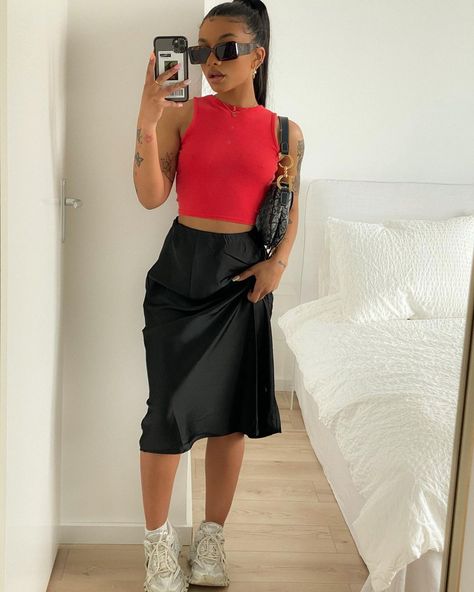 Short Silk Skirt Outfit, Silk Skirt Outfit Summer, Red Top Black Skirt, Silk Midi Skirt Outfit, Lisa Onuoha, Silk Skirt Outfit, Black Dress Outfit Casual, Long Silk Skirt, Black Silk Skirt