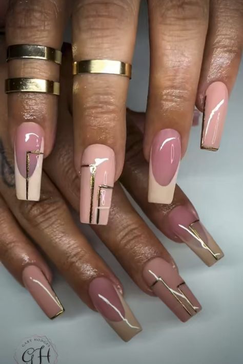 Fall Nails With Lines, Fall Square Nail Designs, Fabulous Nails Classy, Fall Nail Designs Coffin, Fall Toenail Colors, Fall Nails 2024 Color Trends, Autumn Fall Nails, Shorter Nails, Fantastic Nails