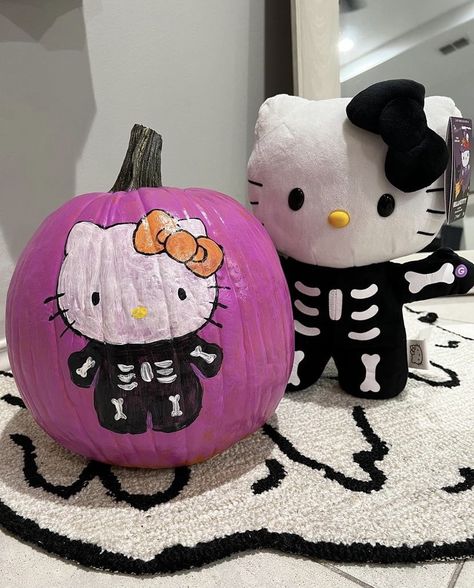 Painting On A Pumpkin Ideas, Hello Kitty Pumpkin Painting, Pumpkin Inspo, Kitty Pumpkin, Hello Kitty Pumpkin, Creative Pumpkin Painting, Pumpkin Designs, Halloween Pumpkin Designs, Halloween Pumpkins Painted