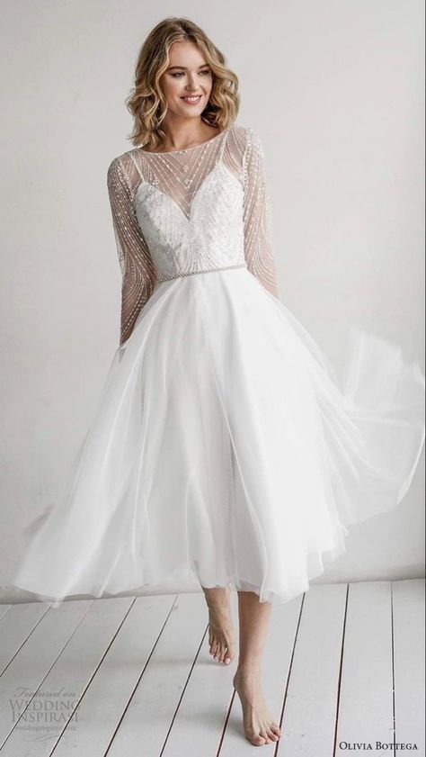 Curvy Body Dress, Knee Length Wedding Dress With Sleeves, Long Sleeve Tea Length Wedding Dress, T Length Wedding Dress, Short Wedding Dress With Sleeves, Wedding Dress Knee Length, Modern Short Wedding Dress, Long Sleeved Wedding Dress, Sleeved Wedding Dress