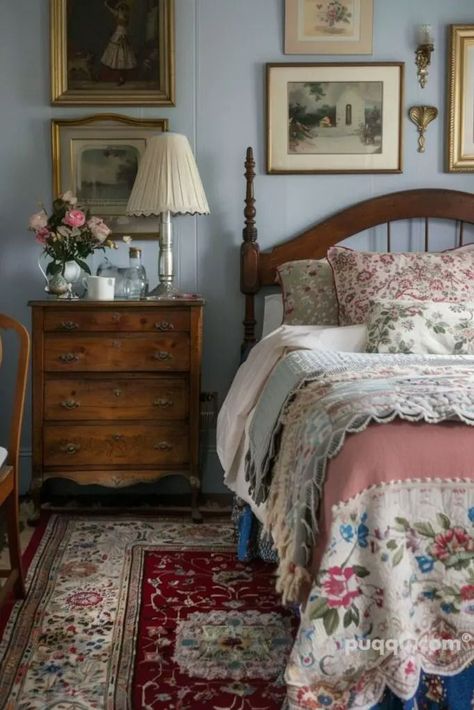 Bedroom Timeless, Vintage Farmhouse Bedroom, Apartment Bedroom, Cottage Bedroom, Vintage Bedroom, Farmhouse Bedroom Decor, Farmhouse Bedroom, Dream Rooms, Vintage Farmhouse