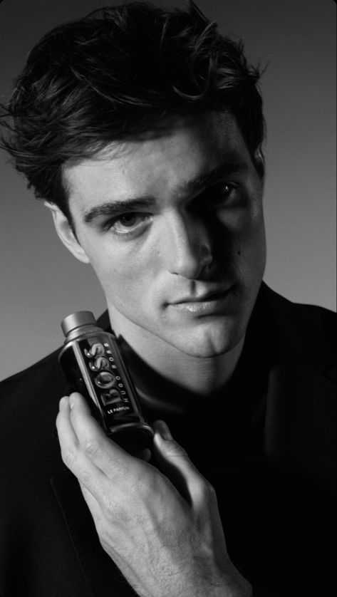 Jacob Elordi for BOSS Jacob Elordi Wallpaper Iphone, Jacob Elordi Wallpaper, Christian Walker, Nate Jacobs, Elvis Wallpaper, Fragrance Advertising, Jacob Elordi, Aaron Taylor, Aaron Taylor Johnson