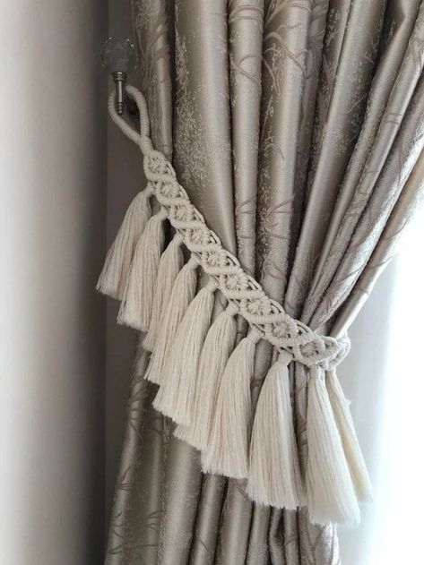 Macrame Curtain Holder, Wall Panels Ideas, Curtains Holder, Curtain Tie Backs Diy, Lcd Wall, Macrame Mirror, Boho Crafts Diy, Curtain Holdbacks, Macrame Knots Pattern