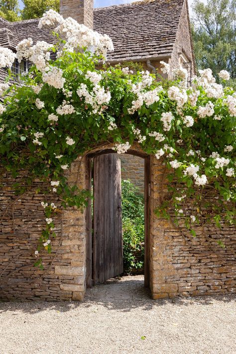 The prettiest Cotswolds villages | CN Traveller Past Drawing, Burford Garden Company, Cotswold Villages, Magic Garden, English Cottage Garden, English Country Gardens, 수채화 그림, French Countryside, Gorgeous Gardens