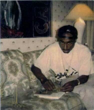 2pac Shakur, Tupac Photos, 90s Rappers Aesthetic, Dope Pics, Tupac Makaveli, Mekka Islam, Tupac Wallpaper, 90s Rappers, Tupac Pictures