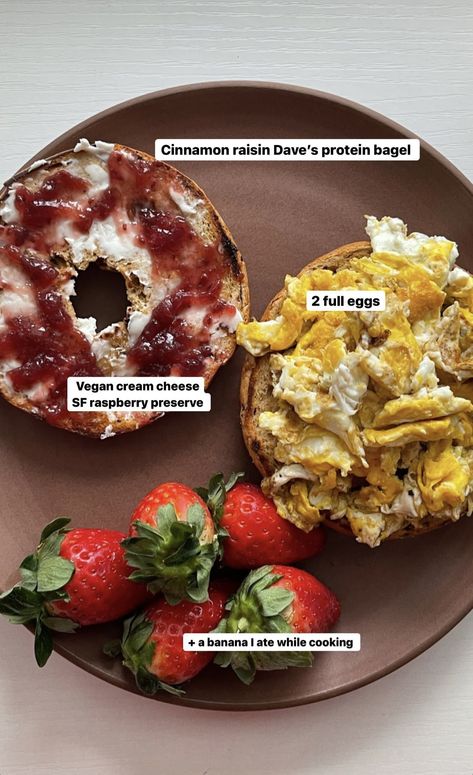 My Plate Breakfast Ideas, Healthy Work Breakfast, Meal Inspo Breakfast, Whitney Simmons Recipes, Calorie Deficit Breakfast Recipes, Healthy Bagel Recipe Breakfast, Low Cal Breakfast Meal Prep, Whole Foods Breakfast Ideas, Healthy Breakfast For Work