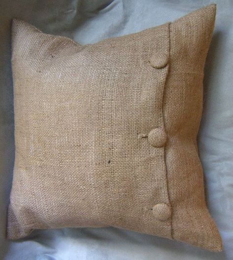 Pillow Covers Tutorial, No Sew Pillow Covers, Burlap Projects, Diy Pillow Covers, Diy Envelope, Burlap Crafts, Burlap Lace, Pretty Pillow, Sewing Pillows