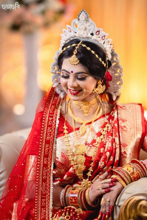 Bride Bengali, Bridal Chunni, Bengali Marriage, Kolkata Wedding, Islamic Story, Makup Looks, Indian Bride Makeup, Indian Wedding Poses, Bengali Bridal Makeup