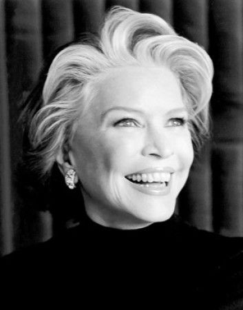 Ellen Burstyn Ellen Burstyn, Hollywood Glamor, Broadway Theatre, Who's Who, Raquel Welch, Going Gray, Ageless Beauty, Aging Beautifully, Aging Gracefully