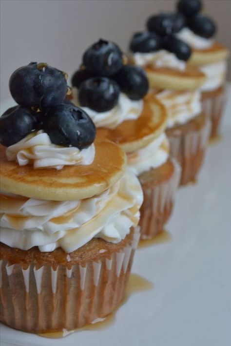 Pancake Cupcakes, Breakfast Cupcakes, Blueberry Pancake, Cupcake Cake Designs, Gourmet Cupcakes, Cupcake Flavors, Baking Business, Mickey Mouse Party, Food Cakes