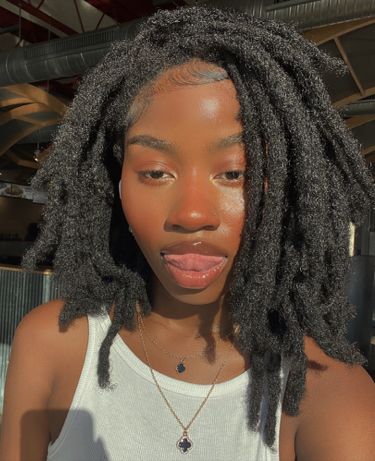 Girls With Dreads, Women With Locs, Pretty Dark Skin, Natural Glam Makeup, Dreads Girl, Faux Hair, Beautiful Dreadlocks, Short Locs Hairstyles, Hair Jewels