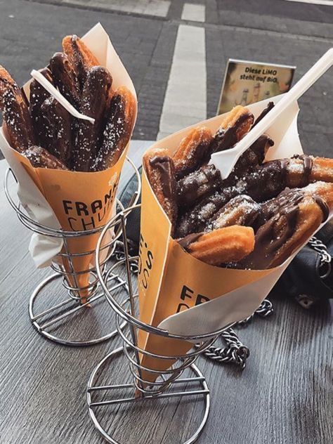 Churros Presentation Ideas, Churros Packaging Ideas, Churro Ideas, Gourmet Food Photography, Gourmet Food Presentation, Appetizers Gourmet, Foods Quotes, Dinner Gourmet, Vegetarian Gourmet