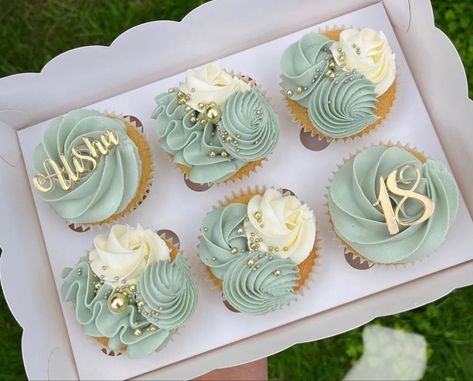 Birthday Cupcakes For Women, Elegant Cupcakes, Mothers Day Cupcakes, Cupcake Decorating Tips, 30th Party, 21st Birthday Cakes, Elegant Birthday Cakes, Cupcake Cake Designs, Floral Cupcakes