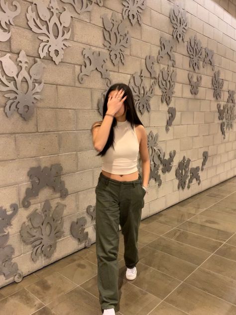 Cargos With Crop Top, Green Cargo Pants White Top, Cargo Pants Photo Idea, Sage Green Cargo Pants Outfit, Green Cargos Outfits Aesthetic, Poses For Pictures Instagram Cargo Pants, Green Cargo Pants Outfit, Photoshoot Idea, Cargo Outfit