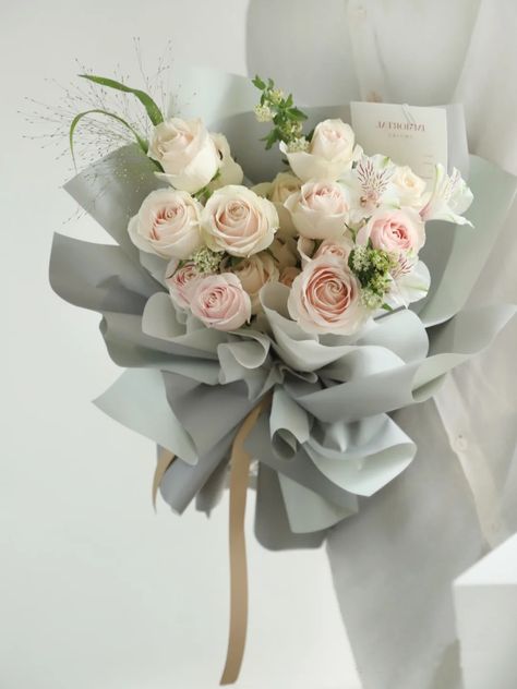 Bouquet Reference, Medium Bouquet, Floral Packaging, Aesthetic Blackpink, Flora Design, Flower Bouquet Diy, Boquette Flowers, Nothing But Flowers, How To Wrap Flowers