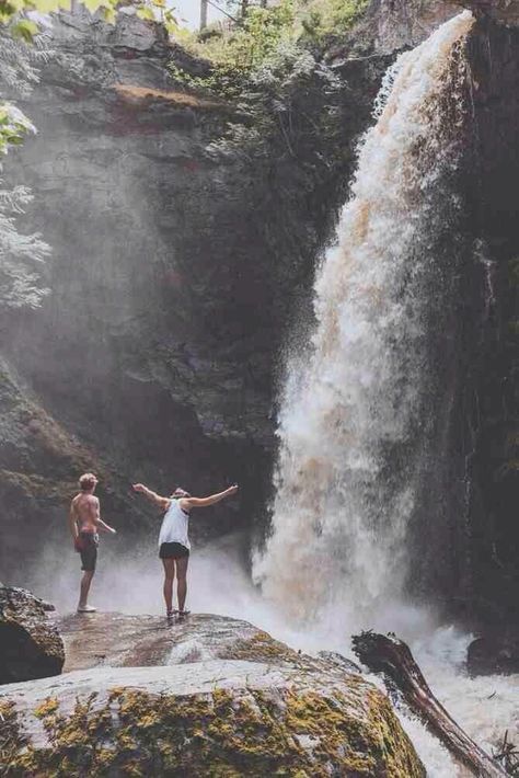 Waterfall a rad date cute couple love Two People, Happy Weekend, Oh The Places Youll Go, Adventure Awaits, Picture Display, Bushcraft, Weekend Getaways, Beautiful World, The Great Outdoors