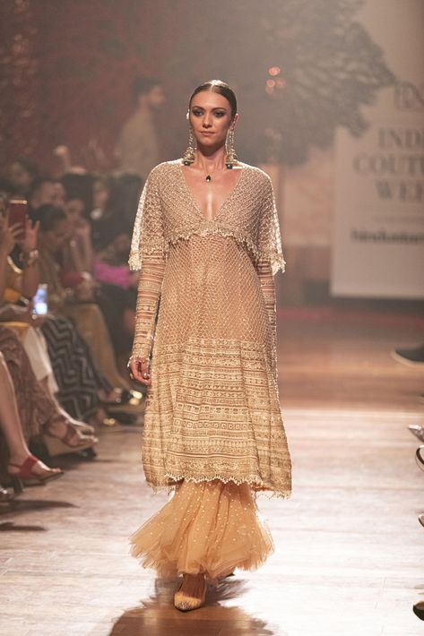 Indian Wedding Fashion-20 Latest Style Indian Bridal Outfits Bridal Trends, Indian Wedding Fashion, Indian Bridal Fashion, Indian Bridal Outfits, Indian Couture, Indian Wedding Outfits, Outfit Trends, Indian Attire, Wedding Outfits