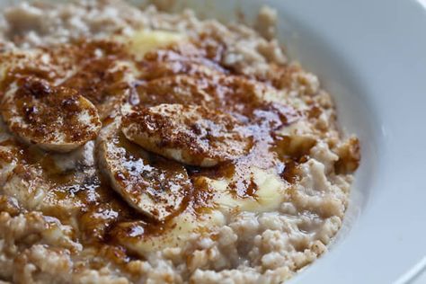 Creme Brulee Oatmeal ~ http://steamykitchen.com Creme Brulee Recipe, Brulee Recipe, What's For Breakfast, Banana Oatmeal, Cinnamon Banana, Oatmeal Recipes, Kitchen Recipes, A Bowl, Bananas