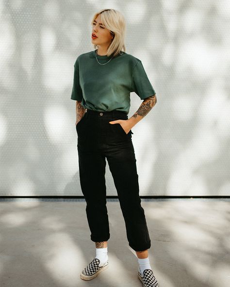 Green Tshirt Outfit, Queer Outfits, Green Shirt Outfits, Purposeful Living, Green Plain, Queer Fashion, Business Casual Outfits For Work, Androgynous Fashion, Tshirt Outfits