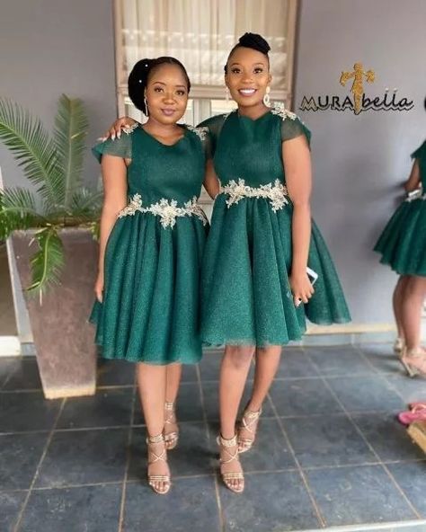 Short Bridesmaid Dresses African Style, Bridesmaid Short Dresses Ideas, African Bridesmaid Dresses Design, Bridal Maids Dresses Style, Latest Bridesmaid Dresses Style, Green Short Bridesmaid Dresses, Elegant Dresses Classy Wedding, Bridesmaid Dresses African, Bridal Maid Dress