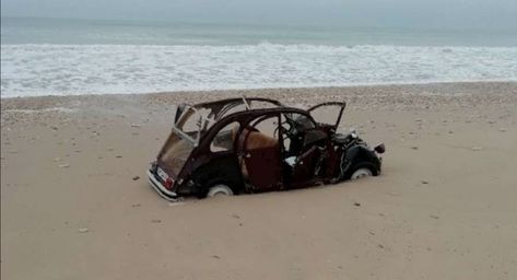 CARS Île de Ré : une Citroën 2CV détruite par la marée https://lesvoitures.fr/citroen-2cv-ile-de-re/ #2CV, #Citroen, #Citroën2CV, #Citroën2CVCharleston, #Deudeuche Supercars, Cars, Vehicles, Animals