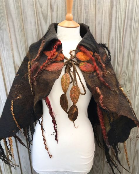 Fall Fairy Dress, Larp Witch Costumes, Witchy Costume Diy, Fall Witch Costume, Ren Faire Witch Accessories, Male Faerie Costume, Moss Witch Costume, Forest Wizard Costume, Forest Witch Cosplay