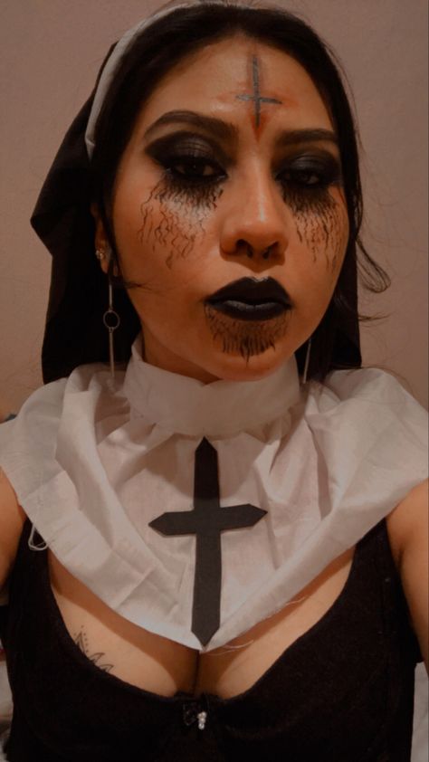 Nun Halloween, Nun Costume, Maquillaje De Ojos, Halloween Face, Face Makeup, Halloween Face Makeup, Halloween Costumes, Halloween, Makeup