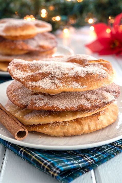 Easy Bunuelos Recipe, Using Flour Tortillas, Mexican Bunuelos Recipe, Tortilla Dessert, Bunuelos Recipe, Sopapilla Recipe, Cinnamon Sugar Tortillas, Cinnamon Desserts, Mexican Pastries