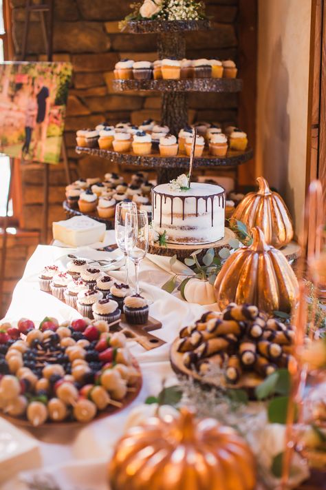 Tastemade Dessert, Fall Wedding Desserts, Rustic Wedding Desserts, Wedding Dessert Bar, Buffet Dessert, Rustic Dessert, Backyard Structures, Diy Dessert, Dessert Bar Wedding