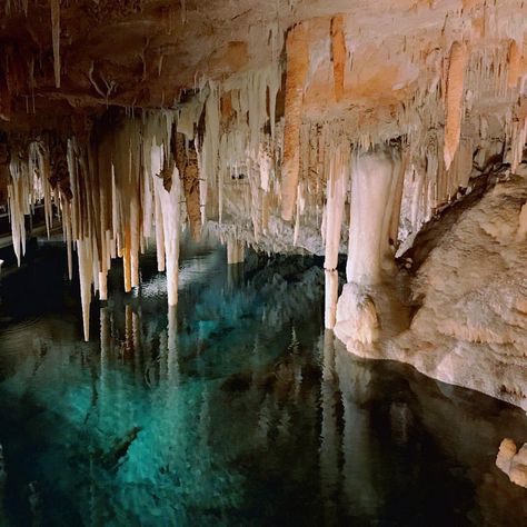 Stalactites and stalagmites Stalactites And Stalagmites, Writing Fantasy, Natural Landscapes, Amazing Photos, Beautiful World, Full Movies, Halloween Party, Art Projects, Cool Photos