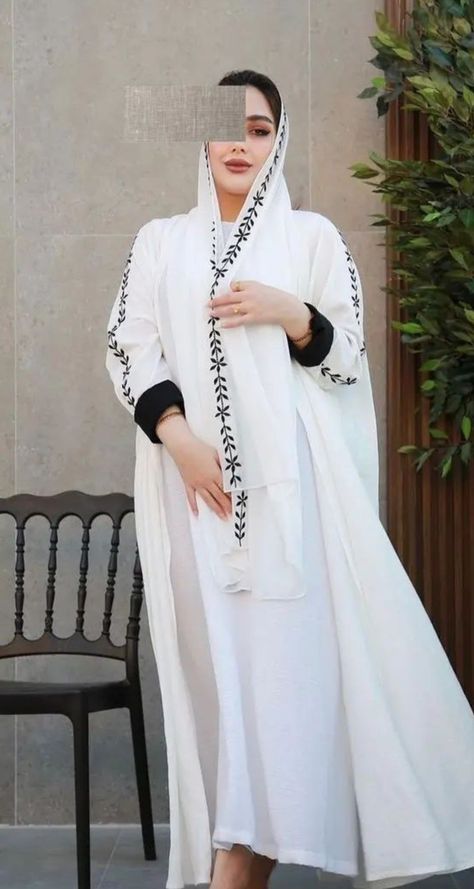 Embroidery Abaya, Black And White Embroidery, White Abaya, Abaya Outfit, Mode Abaya, Indian Designer Outfits, Abayas Fashion, Abaya Fashion, White Embroidery