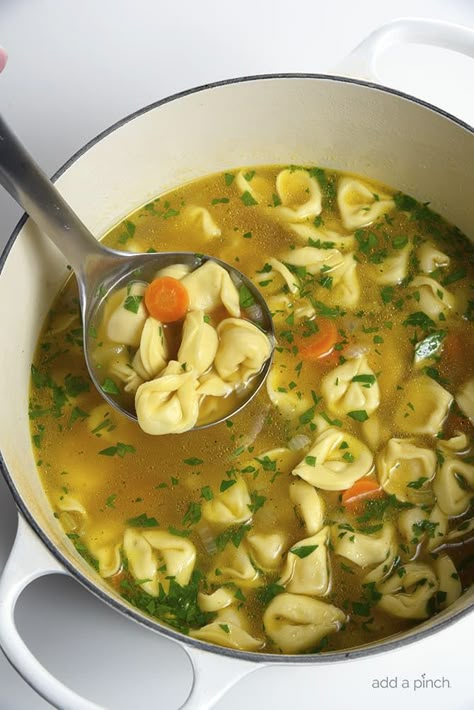 Tortellini In Brodo, Chicken Tortellini Soup, Chicken With Italian Seasoning, Chicken Tortellini, Italian Soup, Tortellini Soup, Best Slow Cooker, Crock Pot Soup, Creamy Chicken