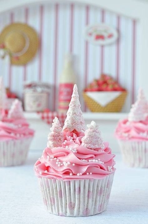 Cupcake Receptek, Christmas Tree Cupcakes, Torte Cupcake, Christmas Sweets, Pink Christmas Tree, Christmas Cupcakes, Yummy Cupcakes, Christmas Goodies, Noel Christmas