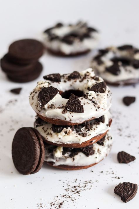 Donuts Recipe Baked, Oreo Donut, Oreo Donuts, Cocoa Powder Cookies, Baked Donut Recipes, Donuts Recipe, Crushed Oreos, Cream Cheese Icing, Donut Recipes