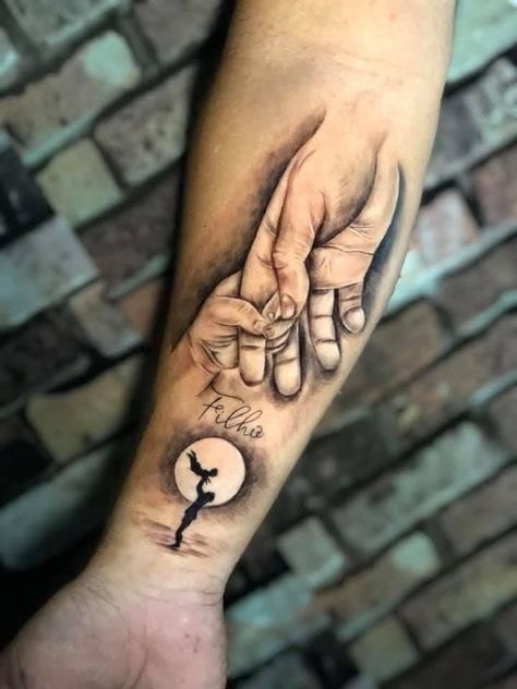 Pin on tatto Baby Hand Tattoo, Mutterschaft Tattoos, Father Son Tattoo, Family Tattoos For Men, Baby Tattoo Designs, Father Tattoos, Family Tattoo Designs