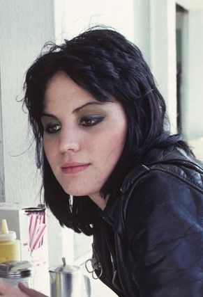 Joan Jett Makeup, Joan Jett Young, Joan Jett 70s, Lita Ford, Feminist Icons, Bad Reputation, Steven Tyler, Joan Jett, Dye My Hair