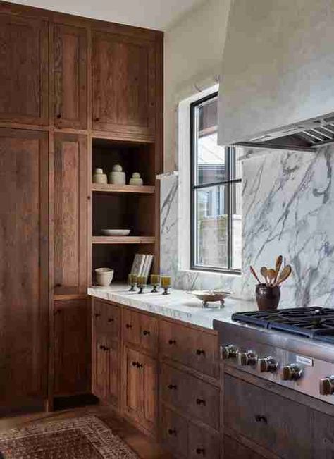 Cool Kitchen Ideas for a Vintage Home Dark Countertops, Light And Dwell, Rustic Retreat, Dining Nook, Cottage Kitchen, Design Kitchen, Interior Design Studio, Ranch House, New Builds